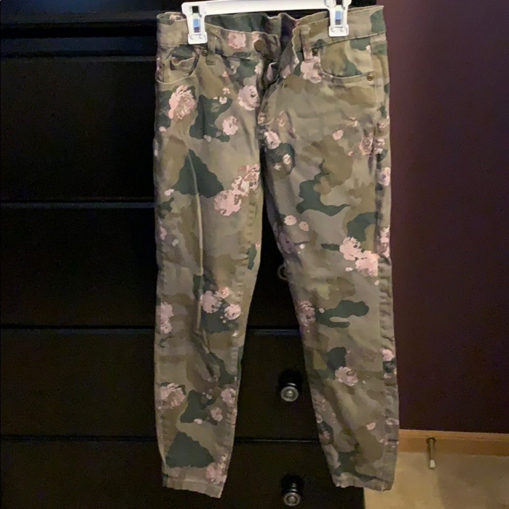 Patterned jeans